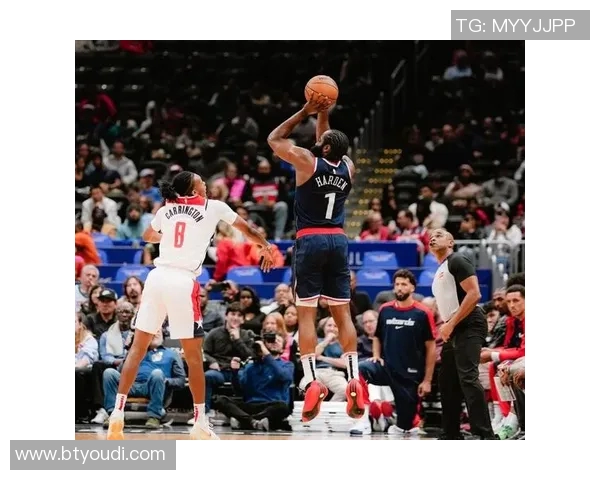 三球首节火力全开，三分精准轰下15分