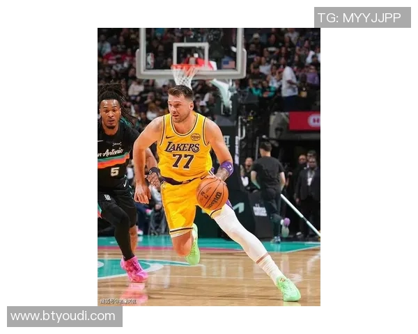 湖人vs雄鹿前瞻：詹姆斯出站成疑，遇弱则强的湖人能否守住主场？