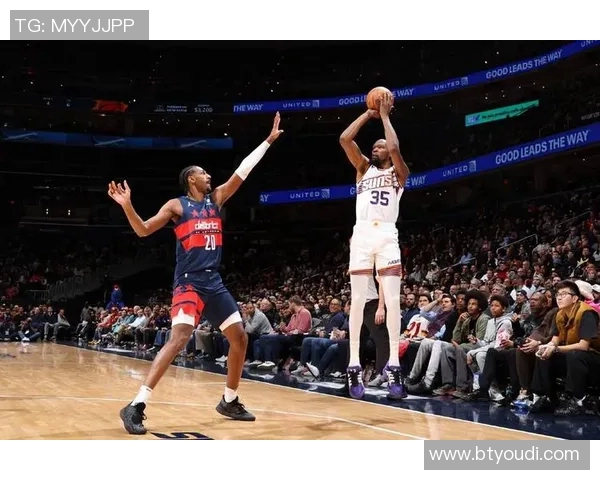 状态火热!布克全场砍下27分3篮板4助攻1抢断